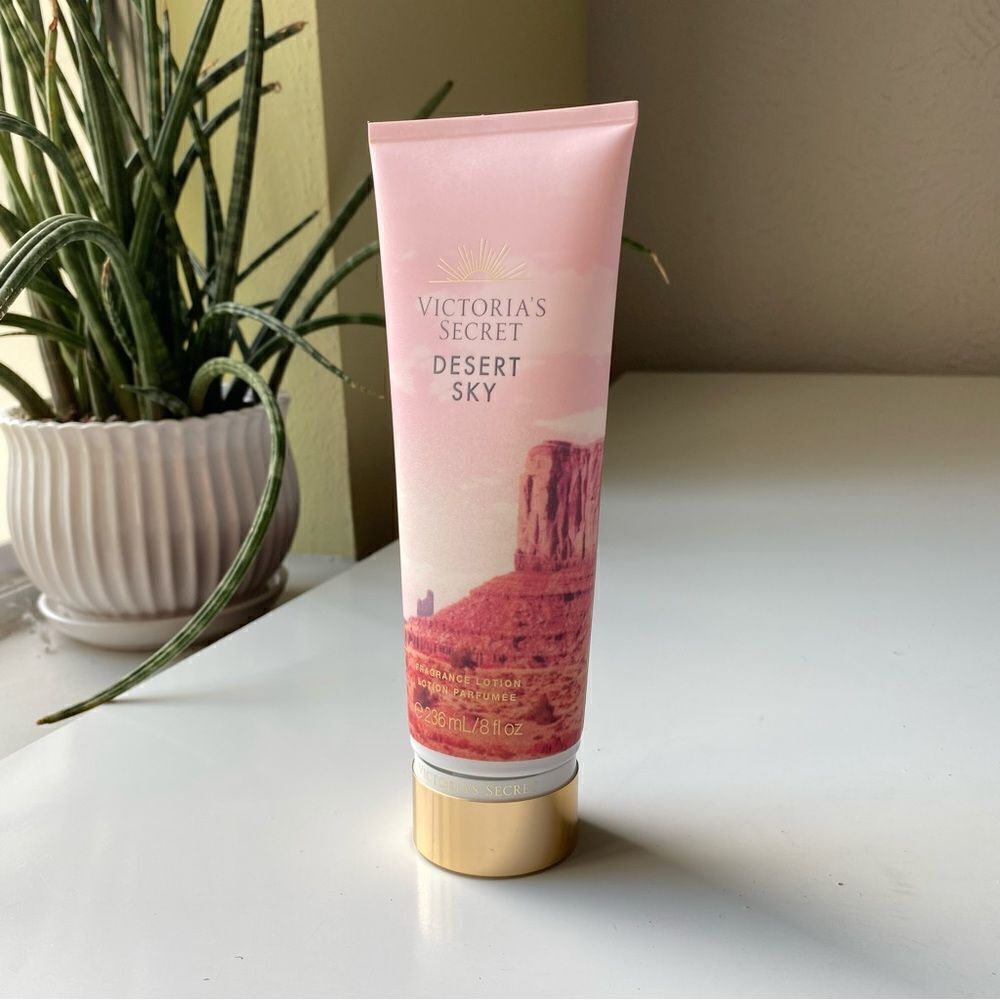Victoria's Secret Limited Edition
Desert Wonders Desert Sky Fragrance Lotion